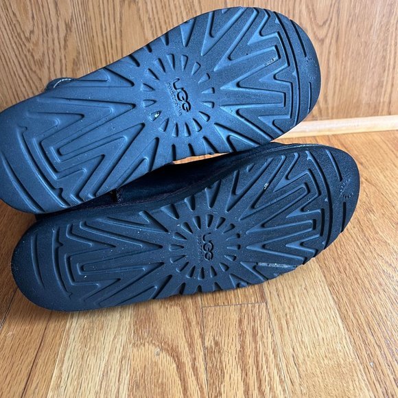 UGG Meadow‎ Short Boots Women's Black 11 Round Toe Sheepskin Lining - Picture 5 of 12